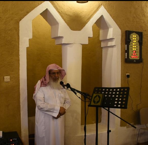 الشيخ الدكتور سعد الحميد يلقي كلمة أثناء صلاة التراويح في مسجد الجو ببلدة رغبة